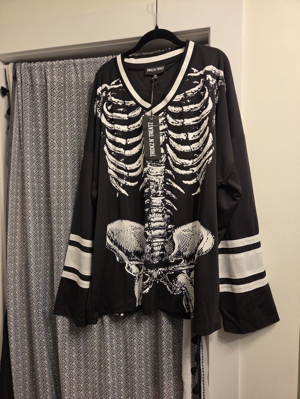 Dolls Kill trickz n treatz skeleton hockey jersey NWT XL